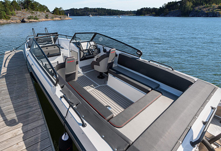 Моторный катер Finnmaster Husky R8